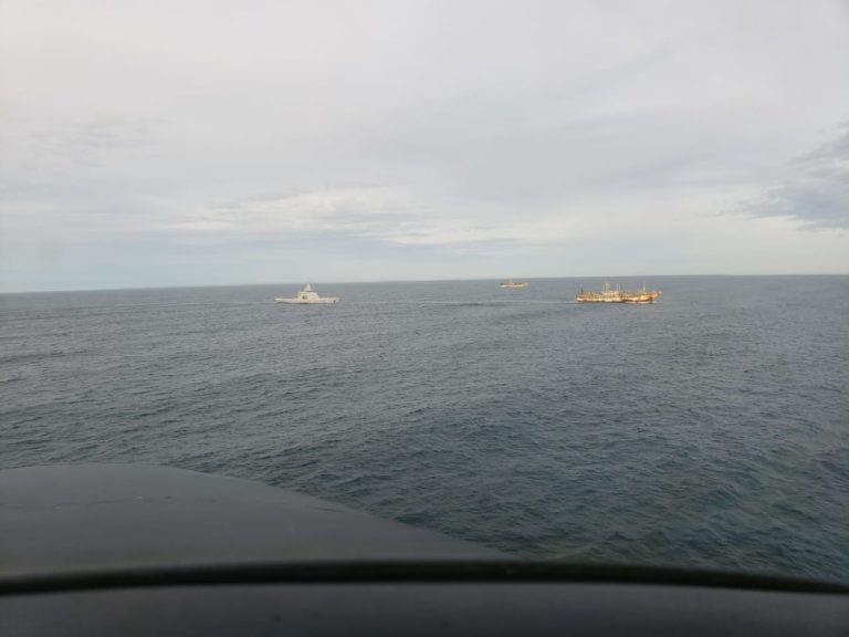 La Armada Argentina continúa monitoreando la flota de pesqueros que llega del Pacífico