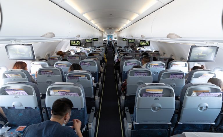 Para IATA, la cabina de los aviones son lugares de «muy bajo riesgo» de contagio de Covid