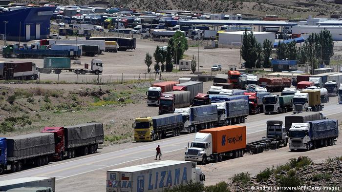 Acuerdan desbloquear el paso entre Argentina y Chile. Ya había 3 mil camiones detenidos, por los tests de covid
