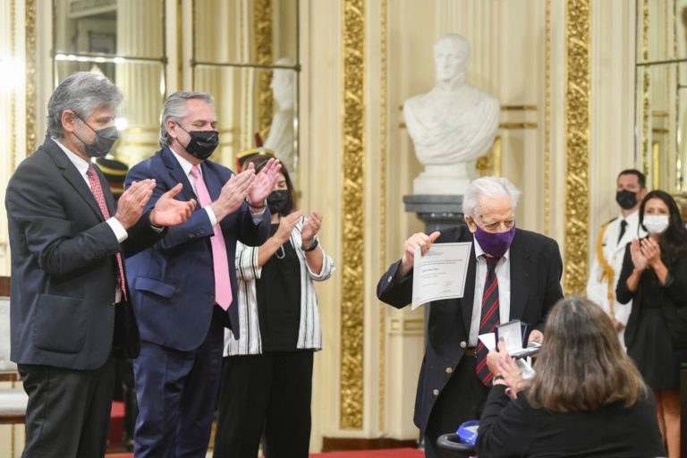 Entregan el premio “Investigador de la Nación Argentina 2021” al físico Daniel Bes. Premios Houssay, Houssay Trayectoria, y Jorge Sabato