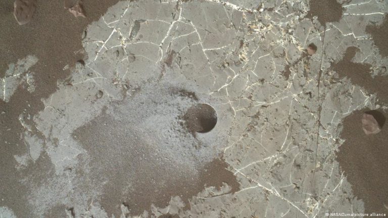 «Curiosity» encuentra carbono, la base de la vida, en Marte. Hay varias hipótesis sobre el origen