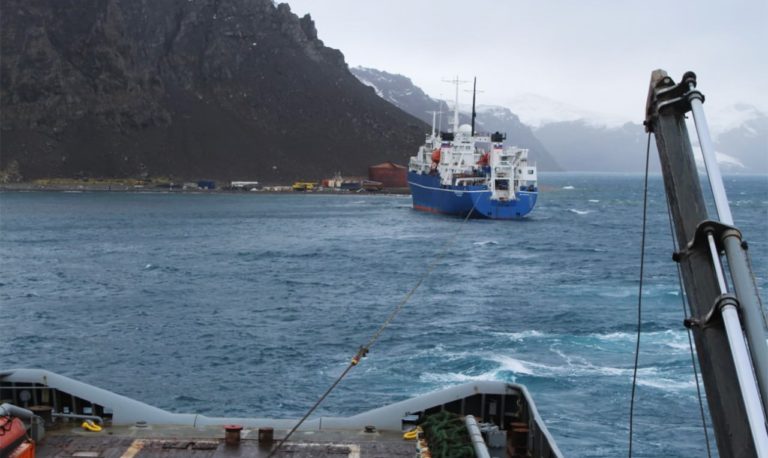 La Armada argentina auxilió a un buque ruso en la Antártida