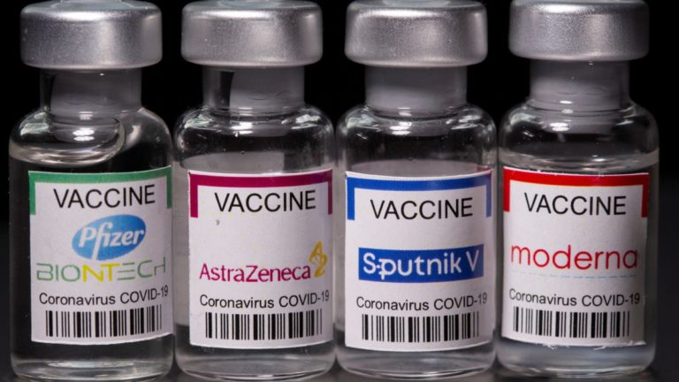 Argentina y su política multipolar en vacunas: de Rusia, de Inglaterra, de EE.UU., de China. Pero faltan las nacionales