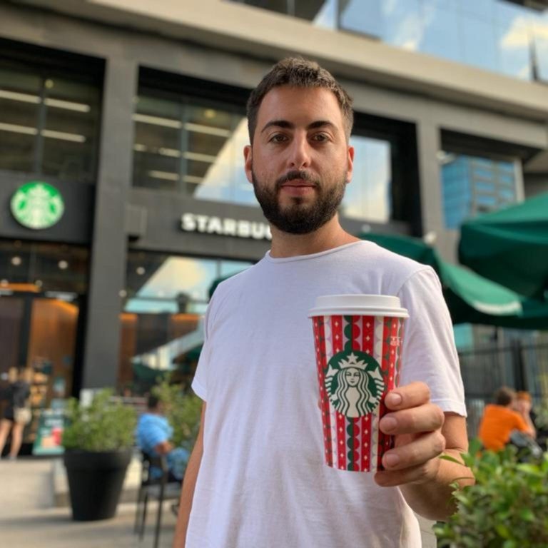 Los vasos de Starbucks fabricados en Argentina se exportan a Chile y Uruguay