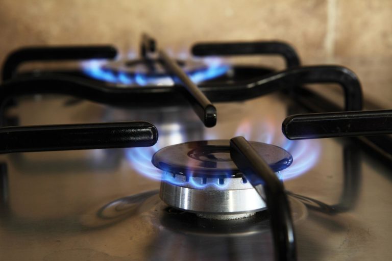 La tarifa residencial promedio del gas bajó un 10% este año, aunque el precio internacional es récord