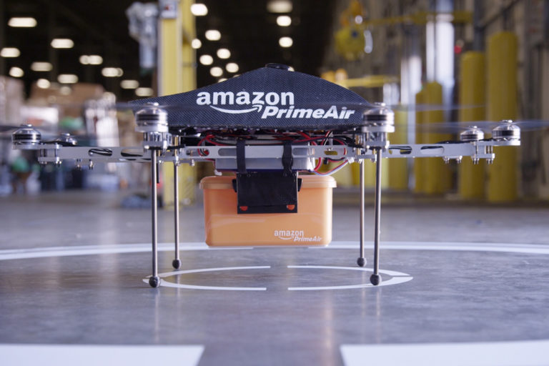 Amazon empezará a repartir paquetes con drones a fines de 2022
