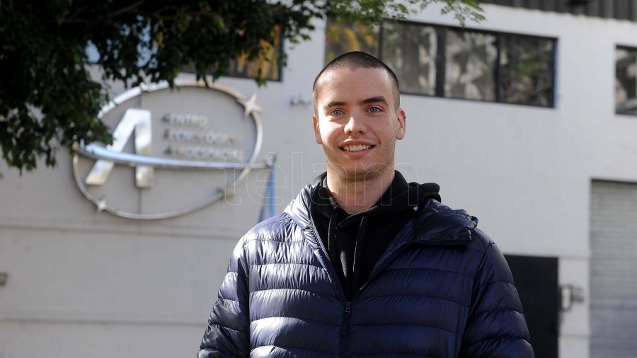 Un joven de La Plata es el primer ingeniero aeroespacial egresado