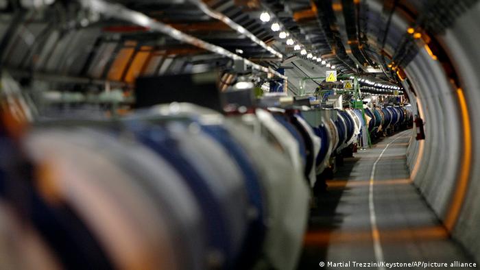 Científicos del CERN anuncian el descubrimiento de nuevos tipos de «quarks»