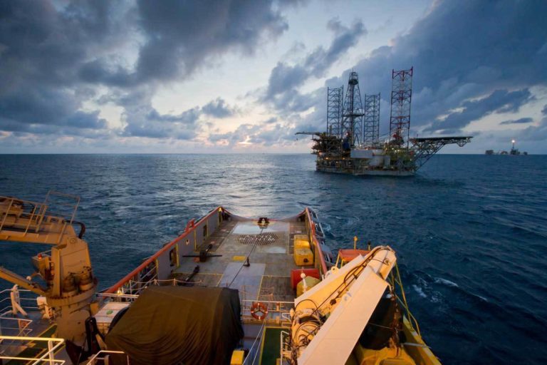 Ecolatina: «La explotación petrolera offshore incrementaría un 3,5% anual el PBI»