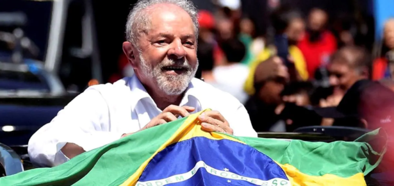 Lula será Presidente por tercera vez, en un Brasil dividido en dos mitades. Su discurso después del triunfo, íntegro