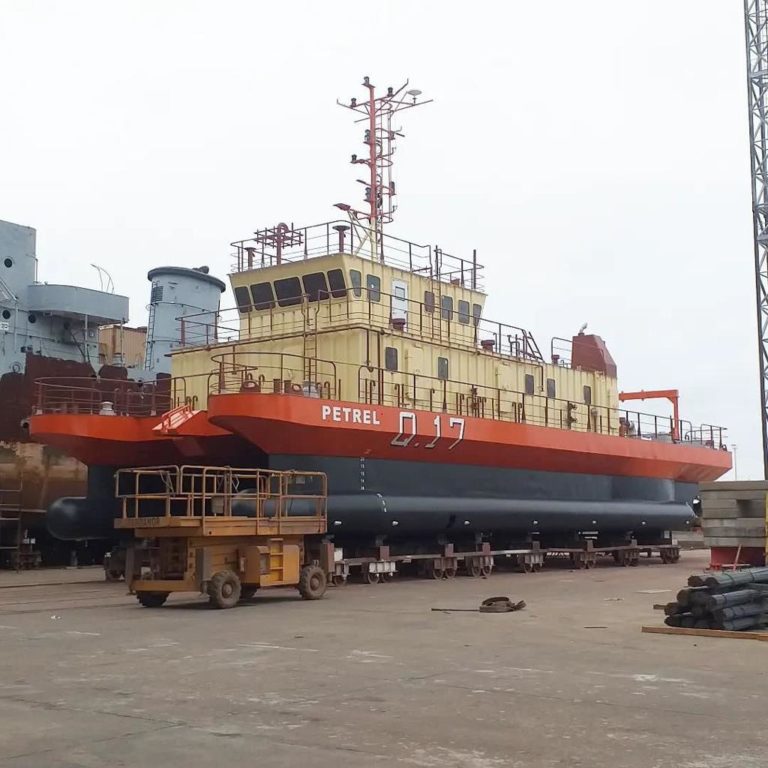 Tandanor botó el nuevo buque hidrográfico ARA Petrel