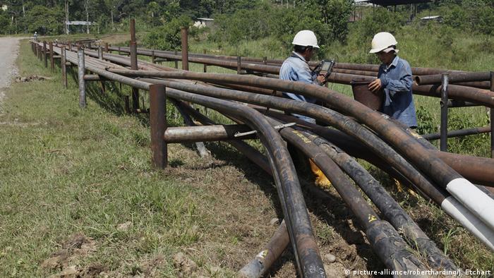 Ecuador da por terminados contratos petroleros con Repsol