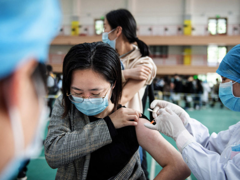 El nuevo brote de covid en China, y el peligro de nuevas cepas que no respondan a las vacunas