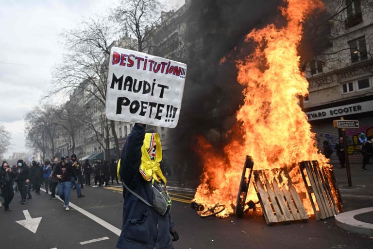Siguen las protestas en Francia y sacan 5000 policias a las calles