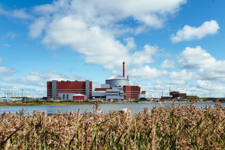 Finlandia estrena el mayor reactor nuclear de Europa