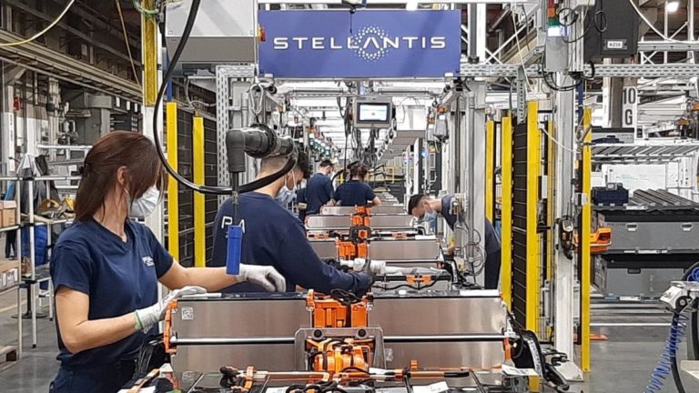 El gigante automotriz Stellantis desembarca en el negocio de energías renovables en Argentina