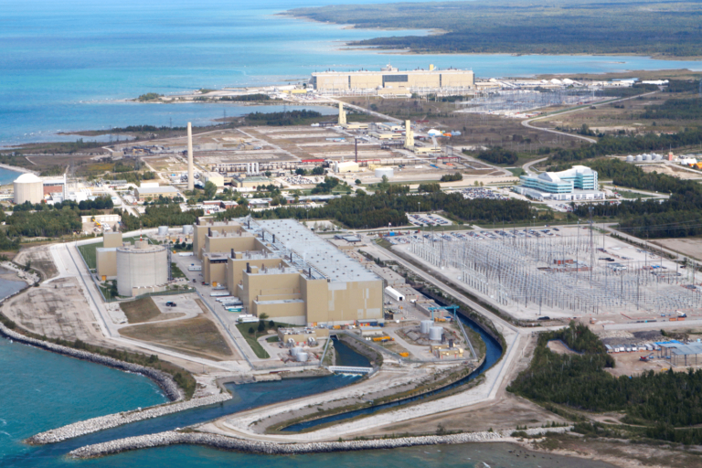 Vuelven a construiir centrales nucleares de gran escala en Canadá