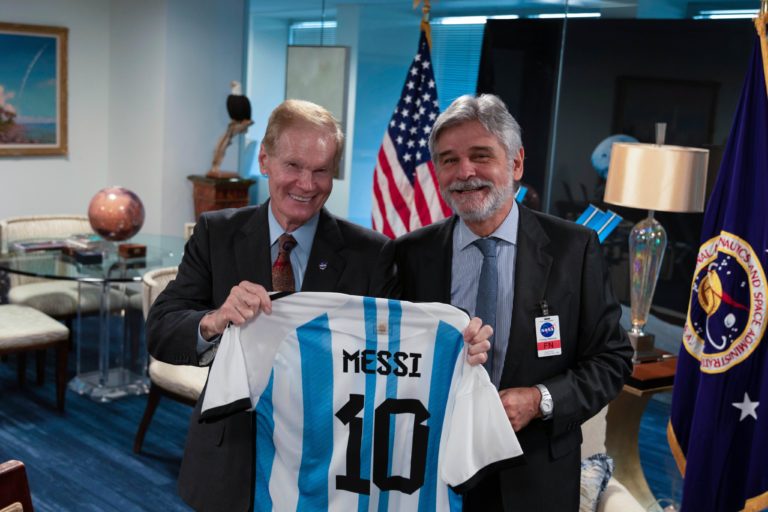 Tras una reunión del director de la NASA con el presidente, Argentina se sumó a los acuerdos Artemis