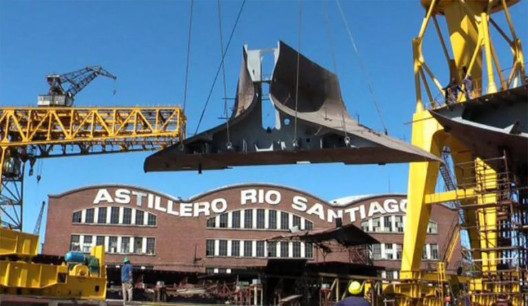 Astillero Río Santiago presenta para su aniversario una compuerta, la obra de metalmecánica del país