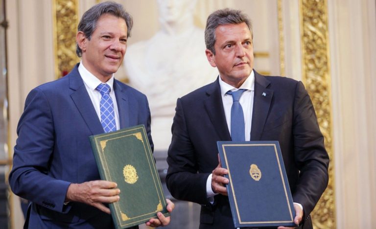 Acuerdo con Brasil: Argentina pagará sus importaciones en yuanes