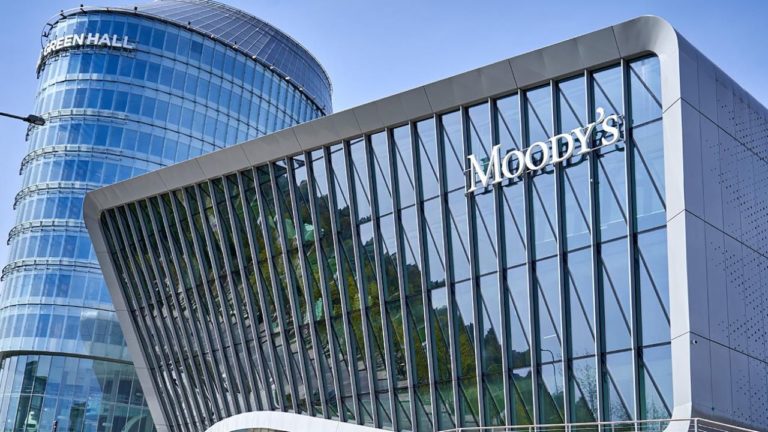 Moody’s rebaja la calificación de grandes bancos estadounidenses. Cae Wall Street