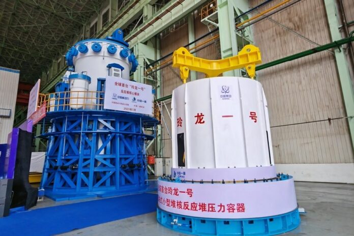 China instaló el módulo central del primer reactor modular del mundo en operaciones