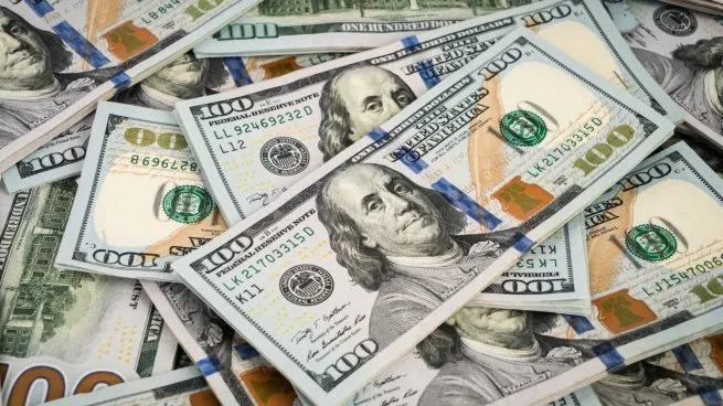 Dólar: las cotizaciones libres cerraron la semana con subas mayores a $160