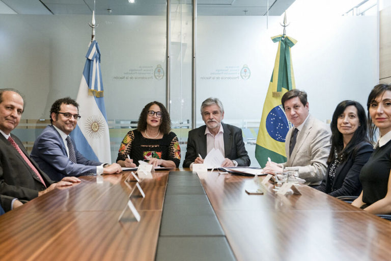 Acuerdo con Brasil: Un reactor de investigacion con tecnologia argentina, y biotecnologia