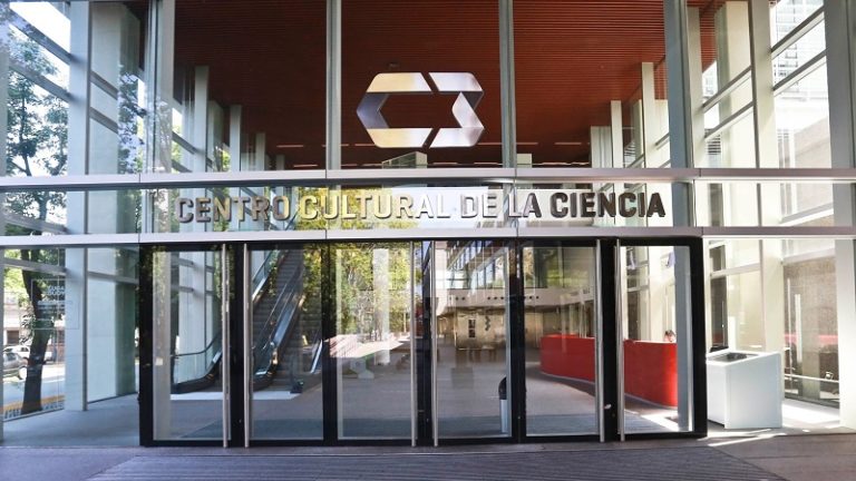 El gobierno canceló la temporada del Centro Cultural de la Ciencia y renunció la directora de Museos