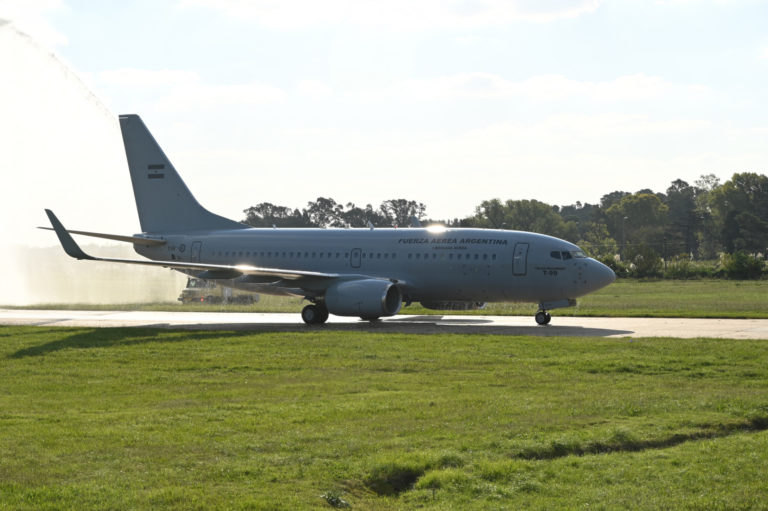 La Fuerza Aérea contratará a Aerolíneas Argentinas para revisión de su avión de transporte Boeing 737