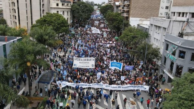 Masivas manifestaciones en todo el país en defensa de la universidad pública