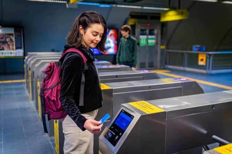 Los aumentos que arrancan en octubre: subtes, prepagas, colegios, agua y luz