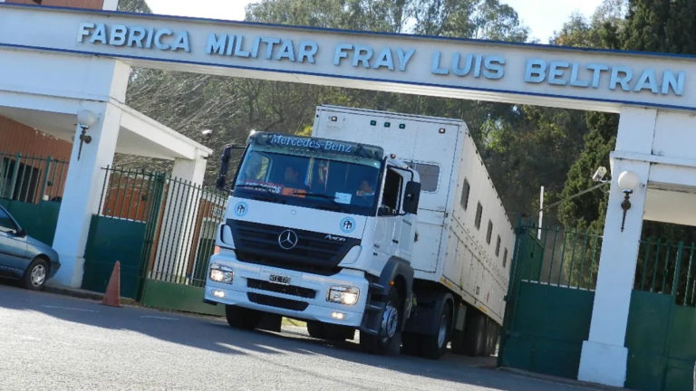 Despidos en la Fábrica Militar de Fray Luis Beltrán, Santa Fe, y acusaciones de vaciamiento