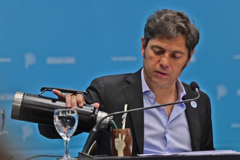 El gobernador Kicillof anunció que Buenos Aires quiere hacerse cargo de Aerolíneas Argentinas. Invitó a otras provincias a acompañar