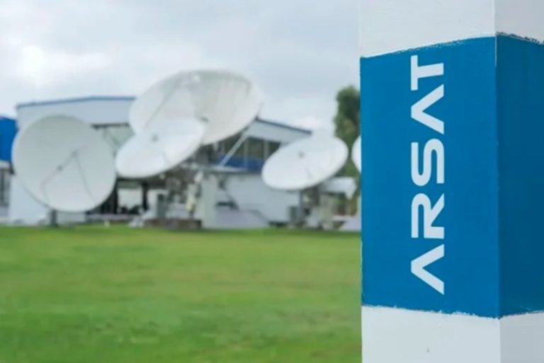 ARSAT: frenan el proyecto del 3er. satélite geoestacionario y congelan salarios 