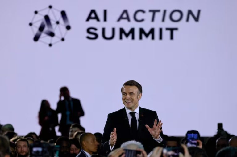 Cumbre en París de la Inteligencia Artificial. Macron plantea a la UE competir con EE.UU. y China