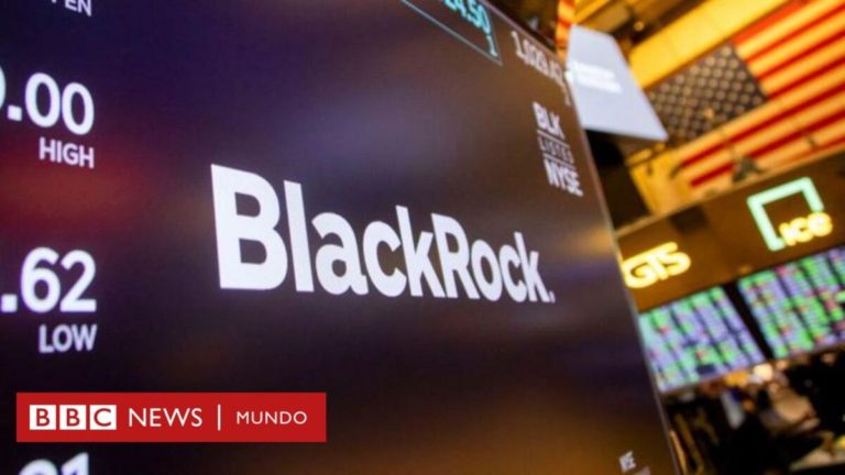 BlackRock, el fondo que administra 11 billones de dólares, compra 2 puertos en el Canal de Panamá