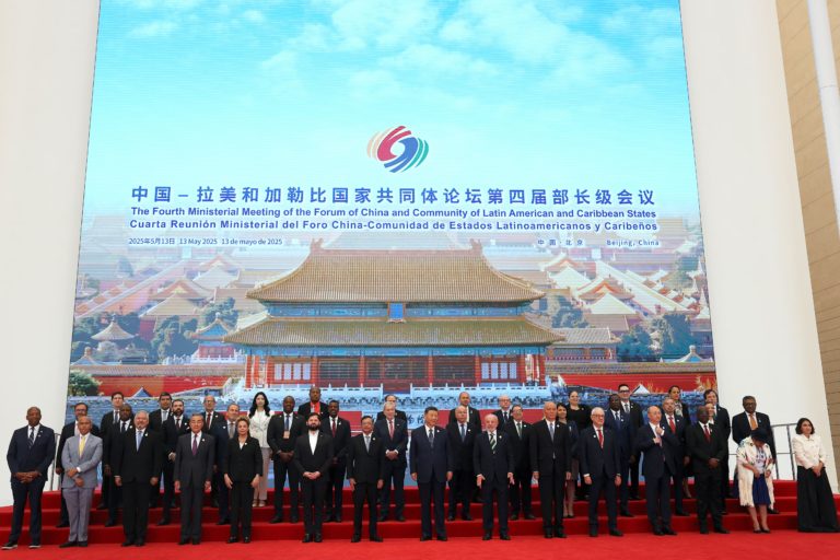 China ofrece préstamos e inversiones a América Latina y el Caribe en la reunión en Beijing