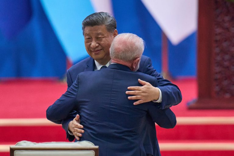 Trump mira al mundo árabe. China, a América Latina
