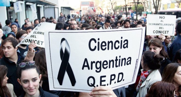 El gobierno abandona a la ciencia argentina