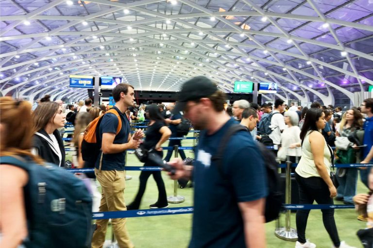 Cada vez más argentinos viajan al exterior. En mayo, el número creció 48,9% sobre mayo 2024