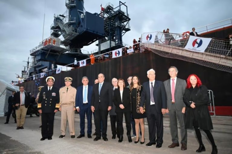 Una nueva unidad flotante para operaciones de carga en el Río de la Plata