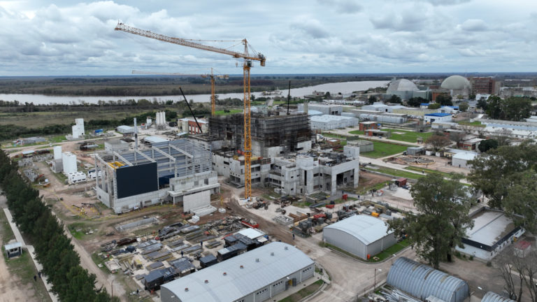Una central nuclear inexistente quiere matar al CAREM