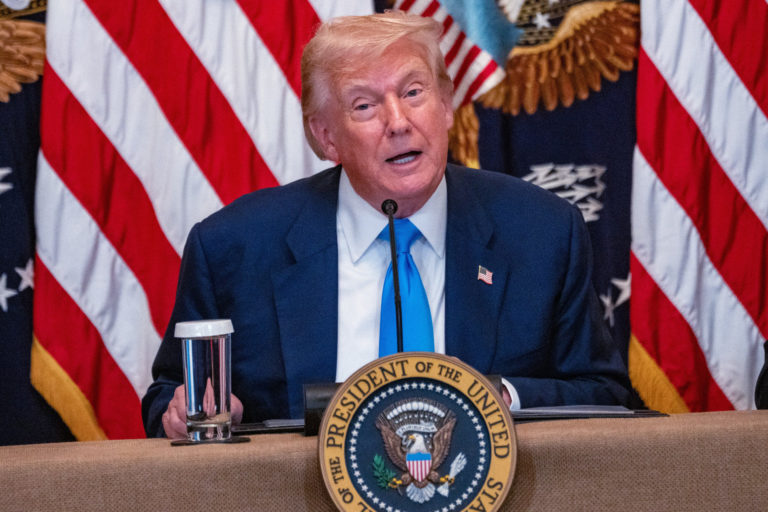 Ayer fue un día frenético para Trump y sus aranceles: hoy empezarían a regir… algunos