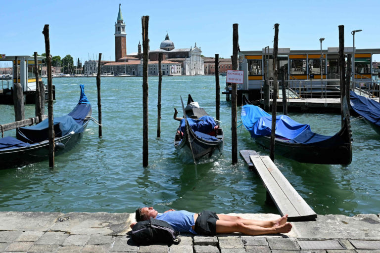 Italia: le advierten un futuro de población envejecida, urbana y solitaria