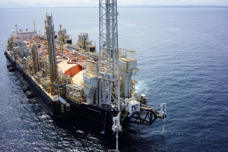 YPF negocia con ExxonMobil para sumarla a su proyecto de exportación de GNL