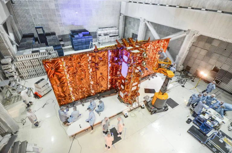 El gobierno cierra una empresa conjunta de INVAP y ARSAT. AgendAR denuncia una decisión irracional