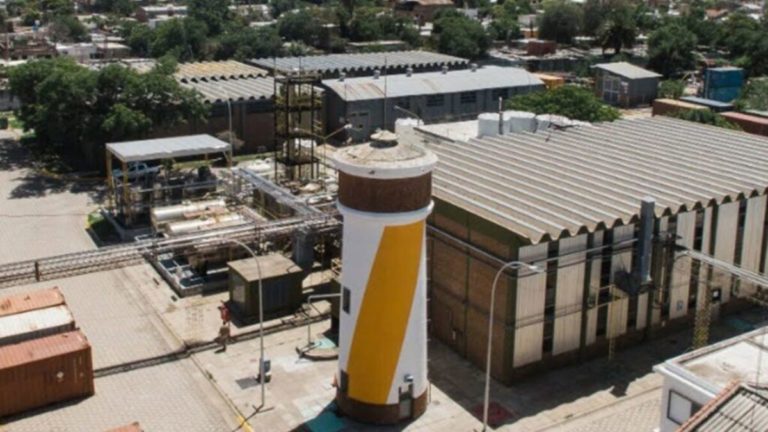 Dioxitek evalúa producir y exportar hexafluoruro de uranio. Pero debería terminar su planta en Formosa