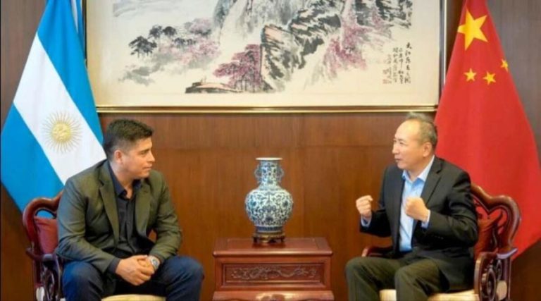 El gobierno de Santa Cruz ratifica acuerdo con bancos chinos para reactivación de represa