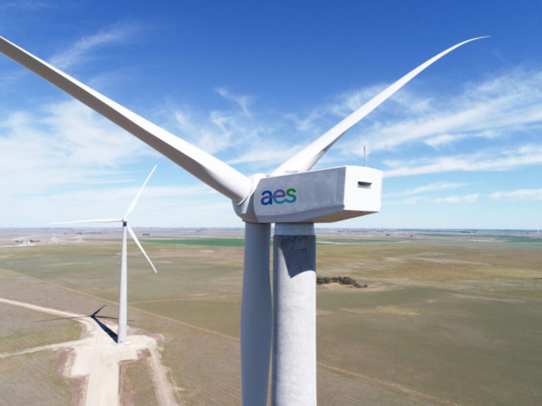 BlackRock negocia la compra de AES Argentina, una generadora que le ganó a nuestro país un juicio en el CIADI